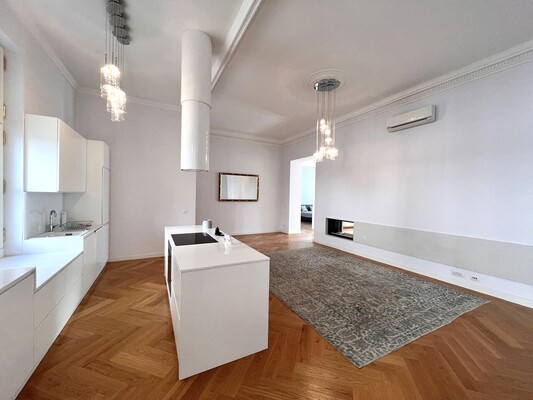 Andrassy Avenue // apartment for rent