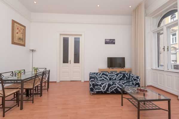 Vörösmarty street apartment for rent
