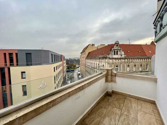 Frankel Leo flat for rent with Danube views