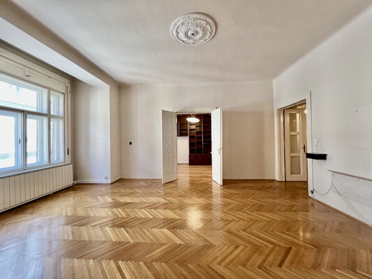 Székely Bertalan street apartment for sale