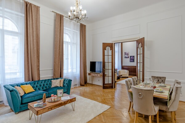 Andrassy Heritage Residence