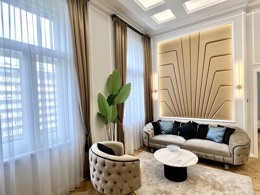 Posh Apartment For Rent in Karoly Boulevard