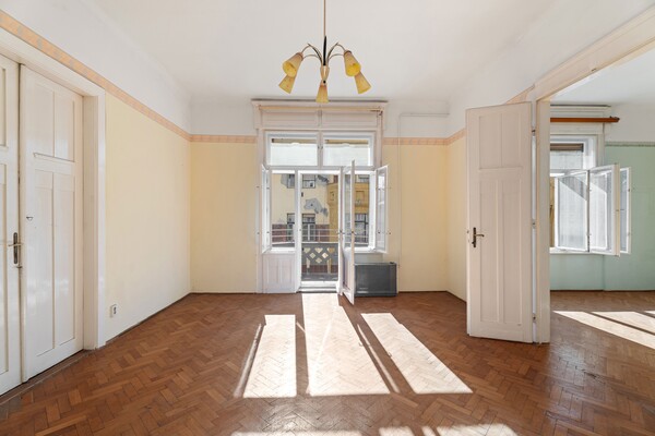 Visegrádi street property for sale