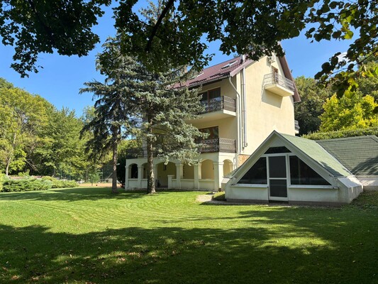 House with Pool and Tennis court in Nyéki Way