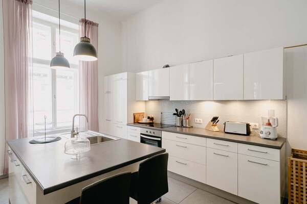 Corner Apartment With Balcony On Hunyadi Tér