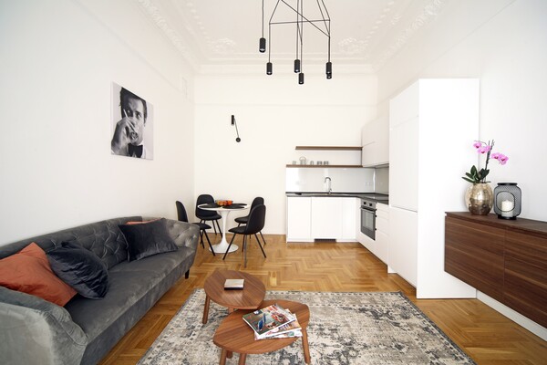 Attila street apartment for sale