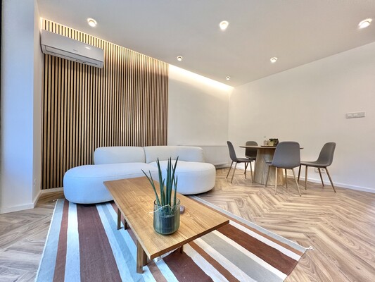 2BR Apartment with Balcony on Zöldlomb Street