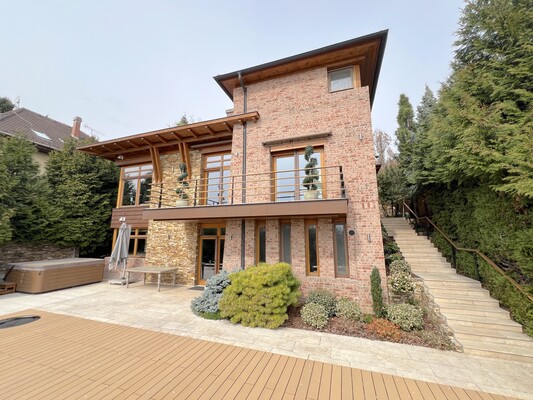 Luxury house for rent in Arató street