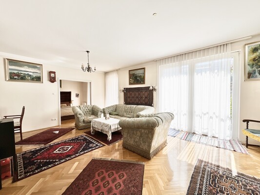 Apartment with Balcony in Hársfa Street