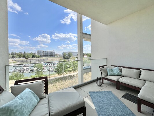 Danube View Apartment On Marina Part