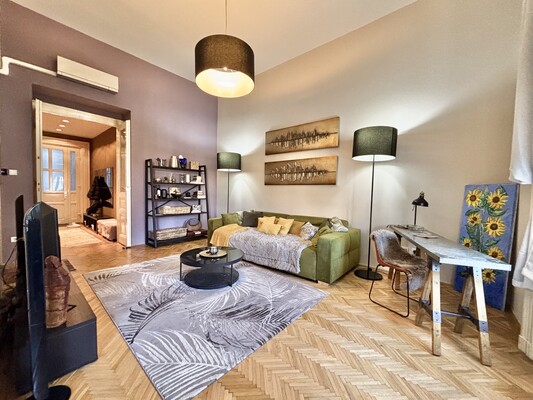 Andrassy Avenue 1BR apartment