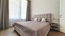 Aulich street // apartment for rent