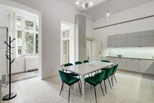 Ferenczy apartment 3 BR in Charles Garden