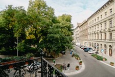 Corner Apartment With Balcony On Hunyadi Tér