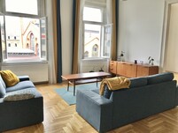 3-Br-Apartment on Csarnok Square for Rent