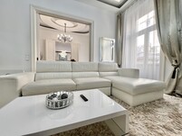 Penthouse for rent in Dalszínház Street