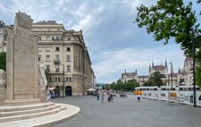 2 Bedroom Apartment On Kossuth Lajos Square